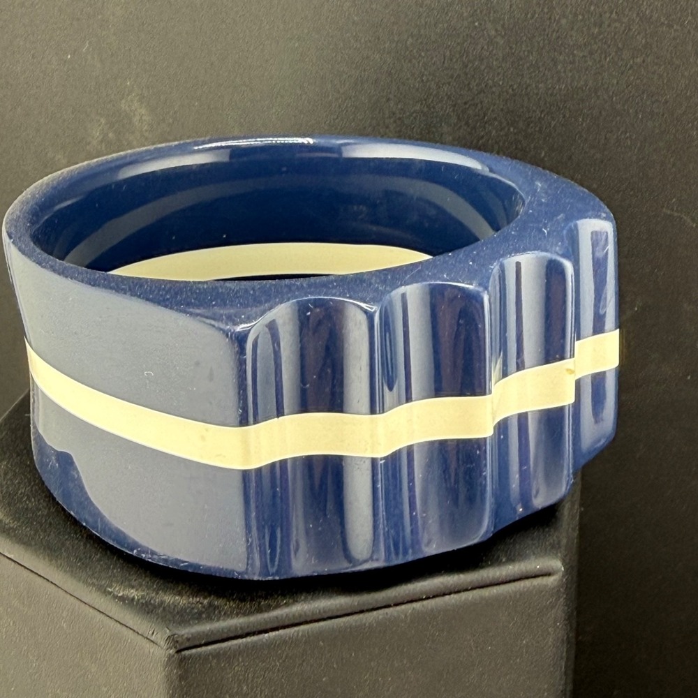 Vintage Acrylic Bangle Bracelet Navy Blue Wavy Scalloped Heavy Chunky 8.5”